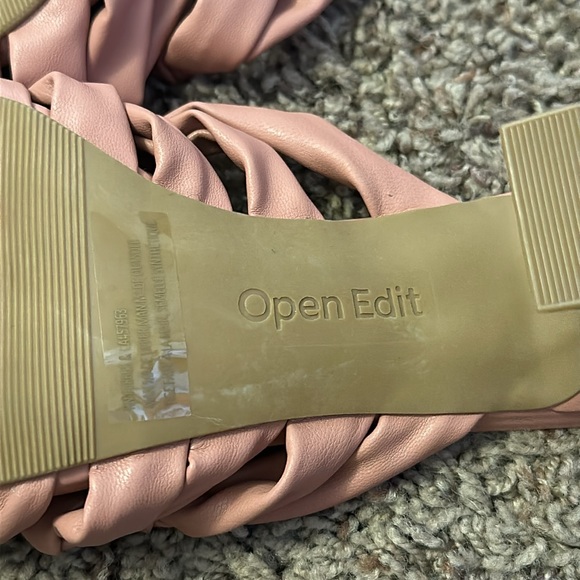 NWOT- Sandals - Picture 5 of 9